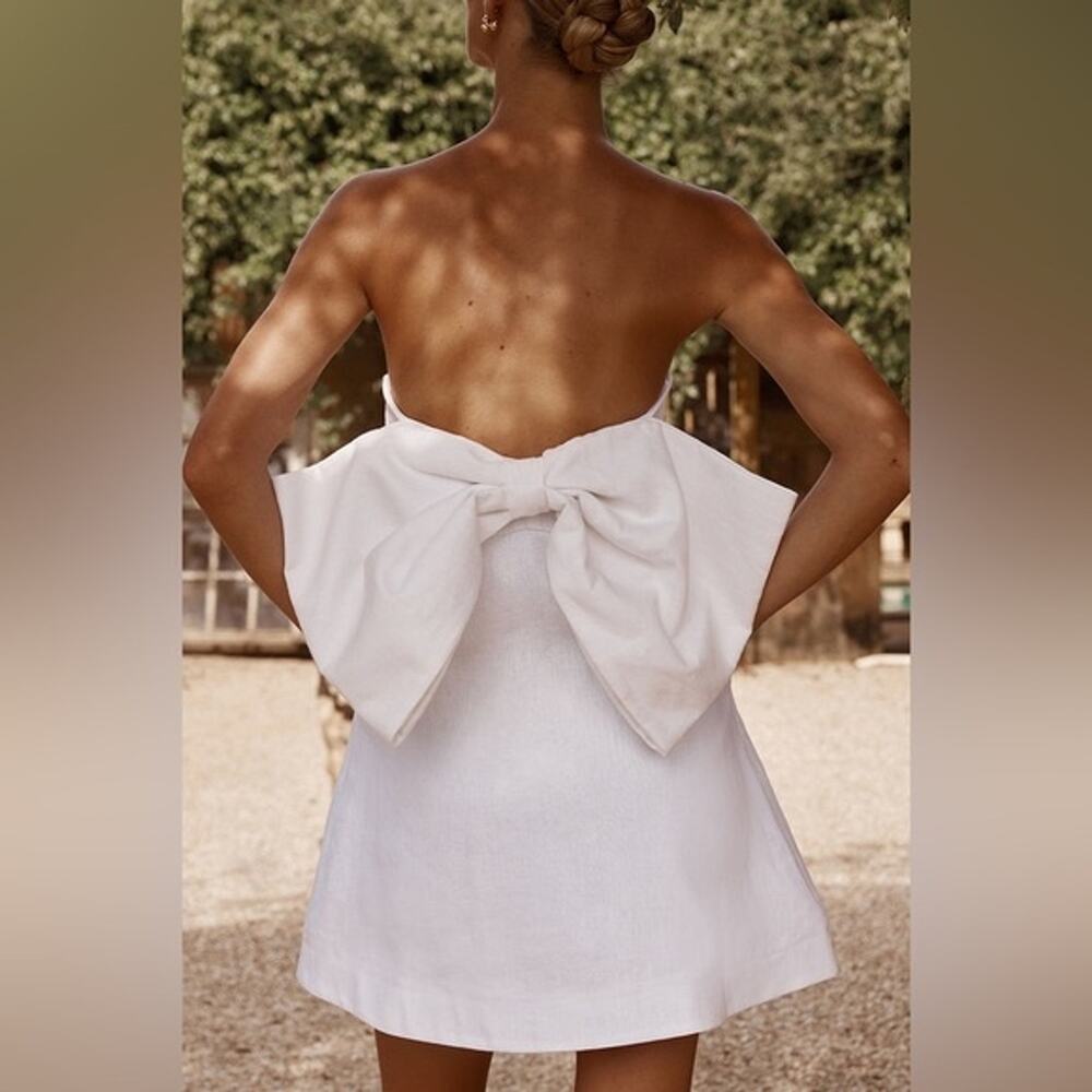 DISSH White Strapless Mini Dress with Bow Back
